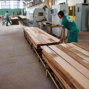 manufacturing wholesale decking feeding the planer sander